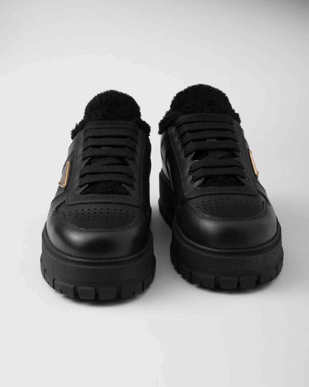 Prada Zapatillas con cordones de piel Último día