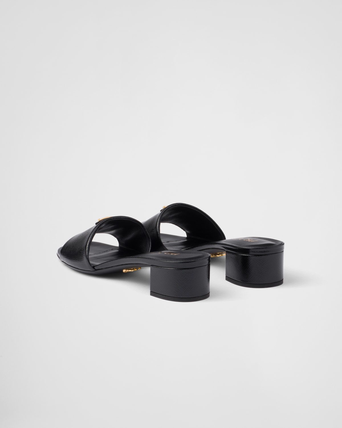 Prada  Sandalias de charol en piel Saffiano Ofertas de temporada