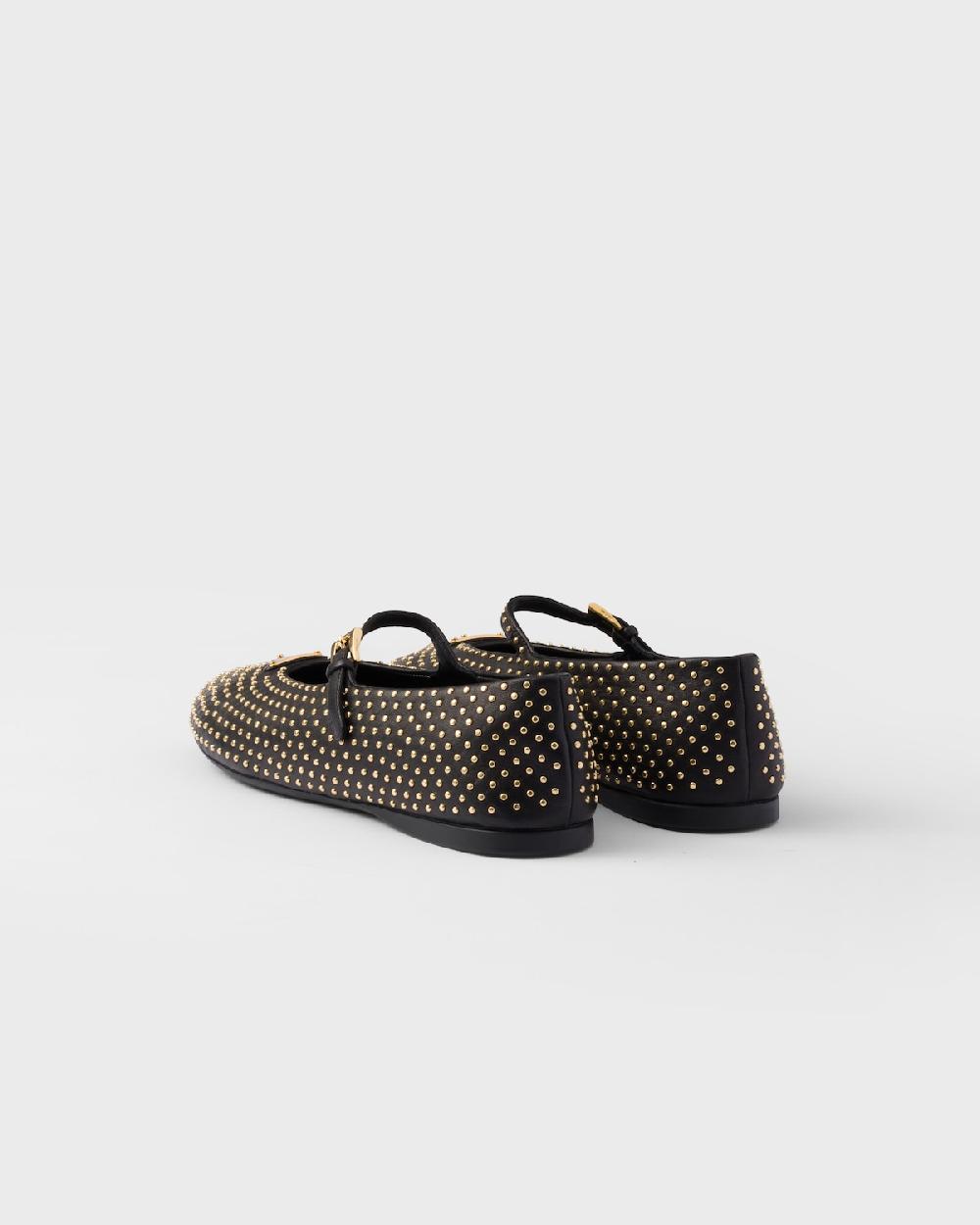 Prada Bailarinas de napa con tachuelas Gran oferta