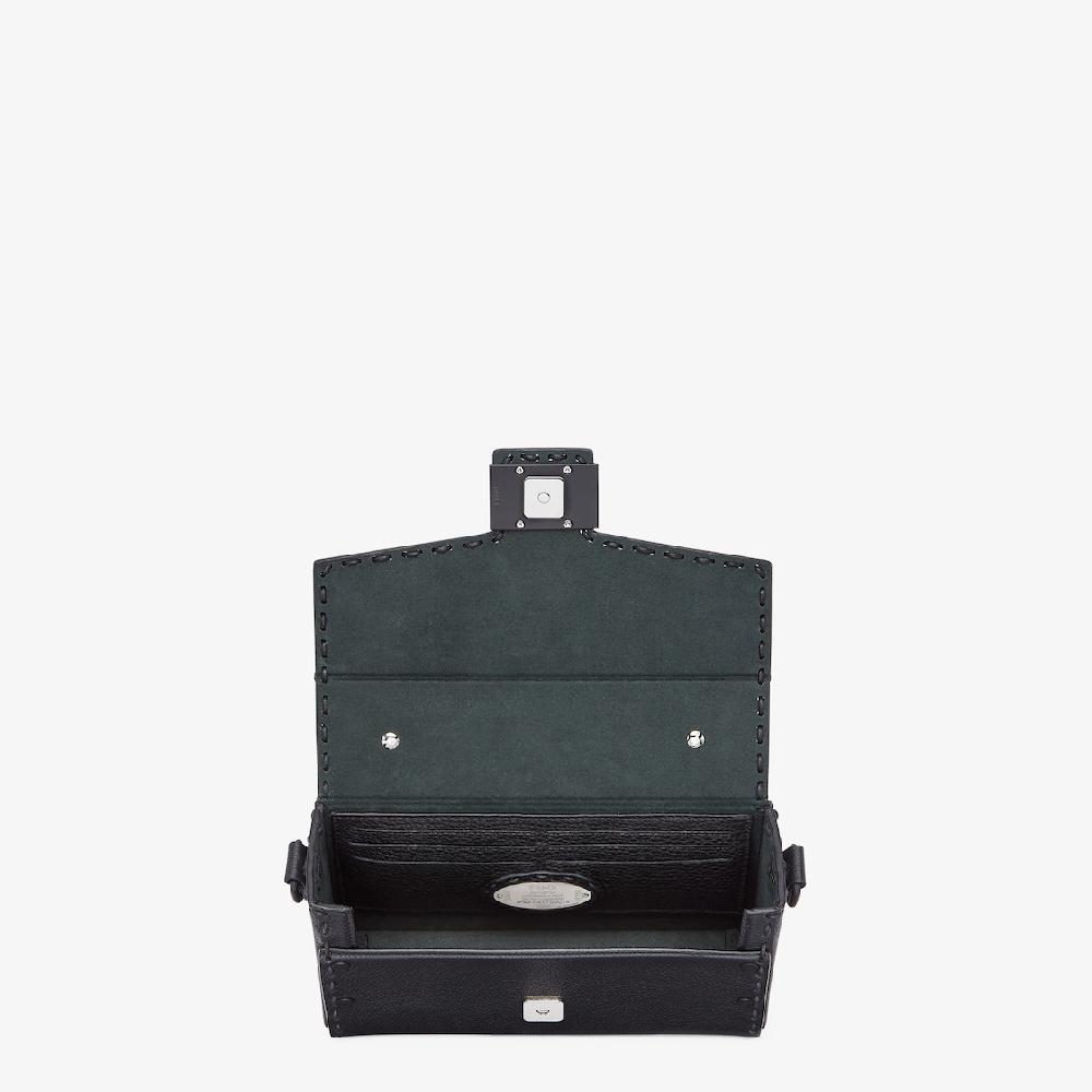 Fendi Baguette Soft Trunk Selleria Últimos 2 días