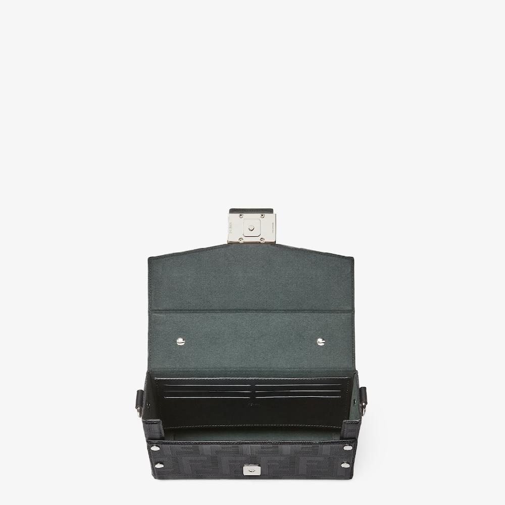 Fendi Baguette Soft Trunk Último día