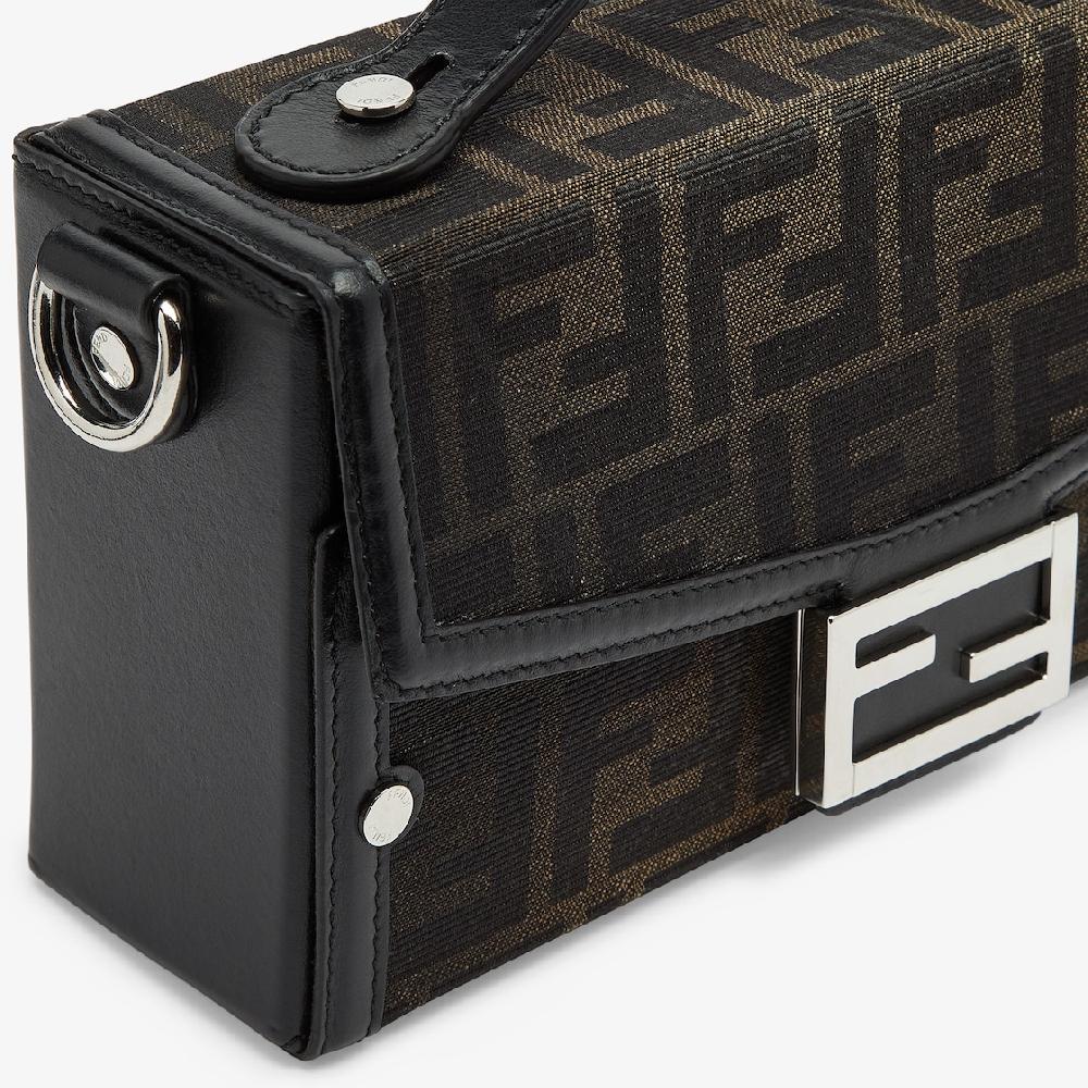 Fendi Baguette Soft Trunk Precio de fábrica