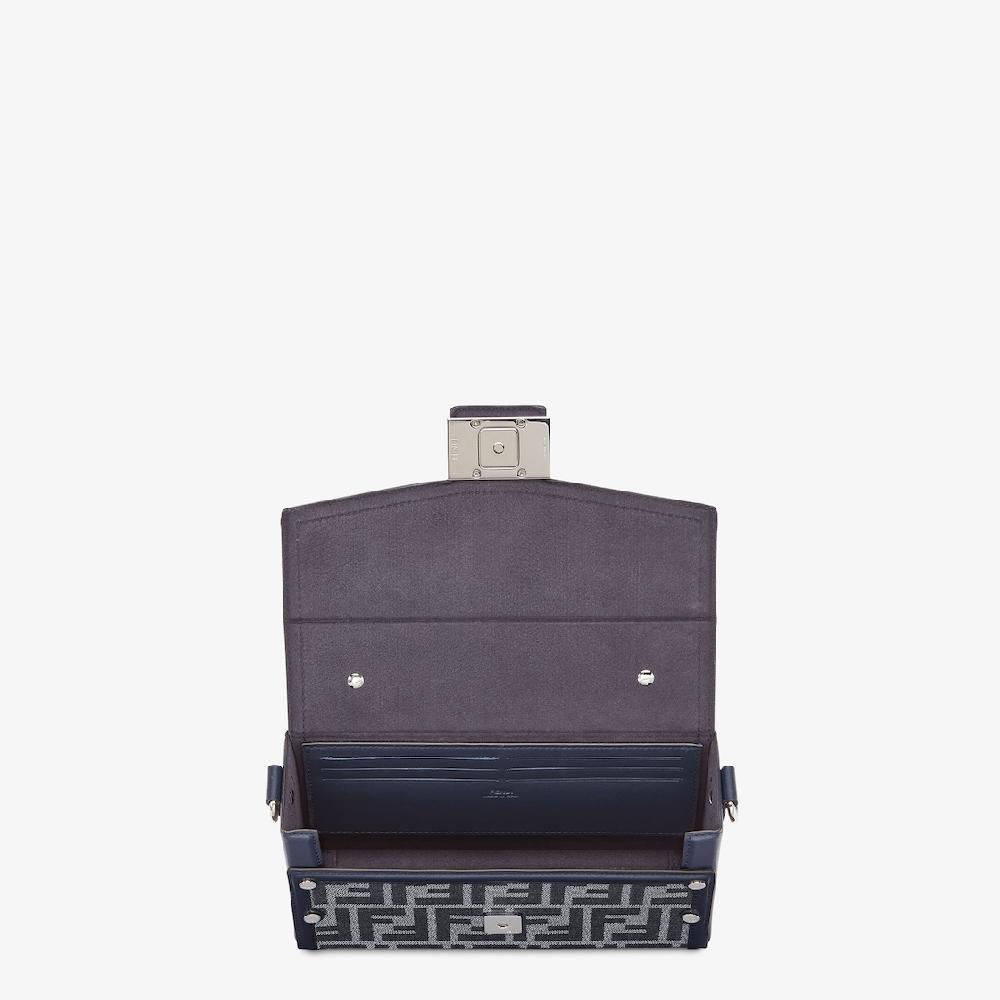 Fendi Baguette Soft Trunk Promoción por tiempo limitado