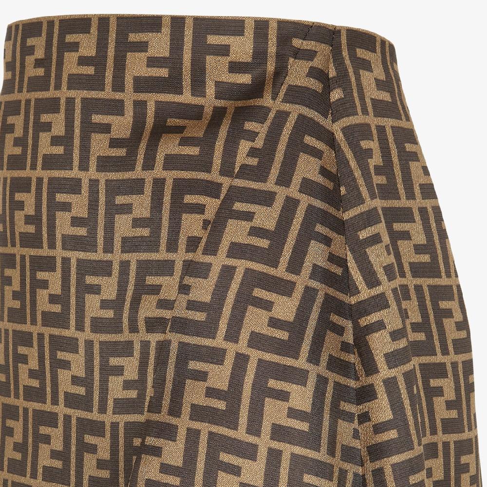 Fendi Falda Ahorra y exporta