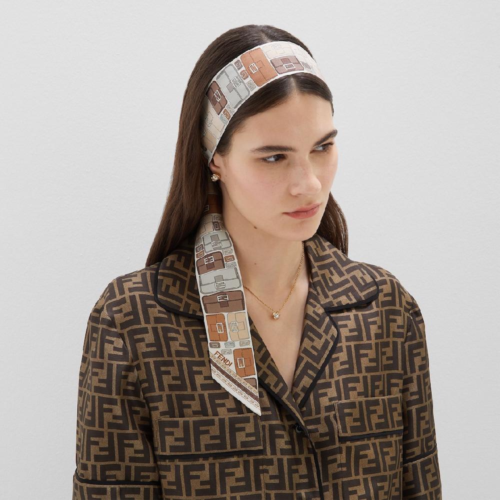 Fendi Collar F is Fendi Liquidación