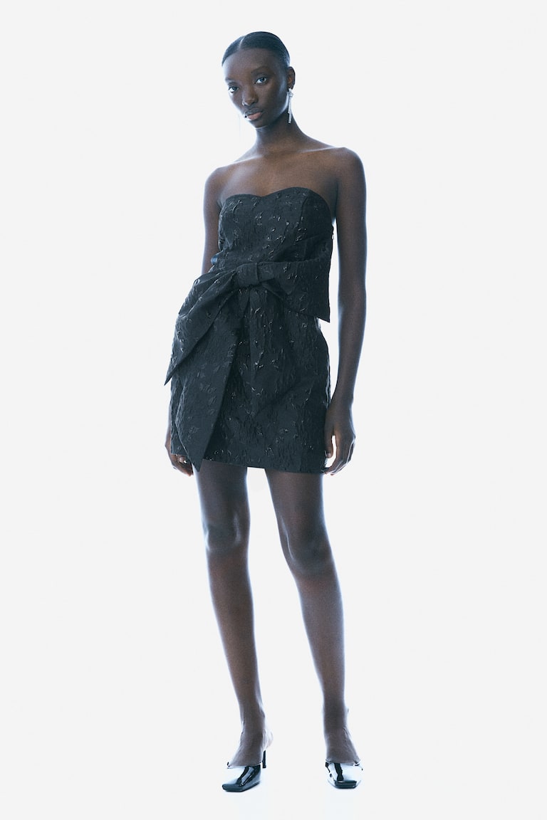 H&M Vestido en tejido jacquard con lazo decorativo - Crema - MUJER