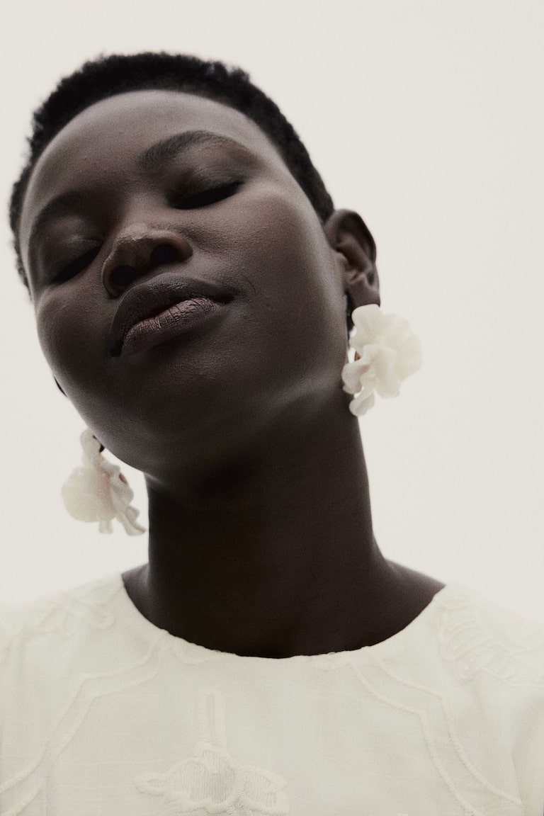 H&M Pendientes de botón en forma de flor - Rosa empolvado - MUJER Solo hoy
