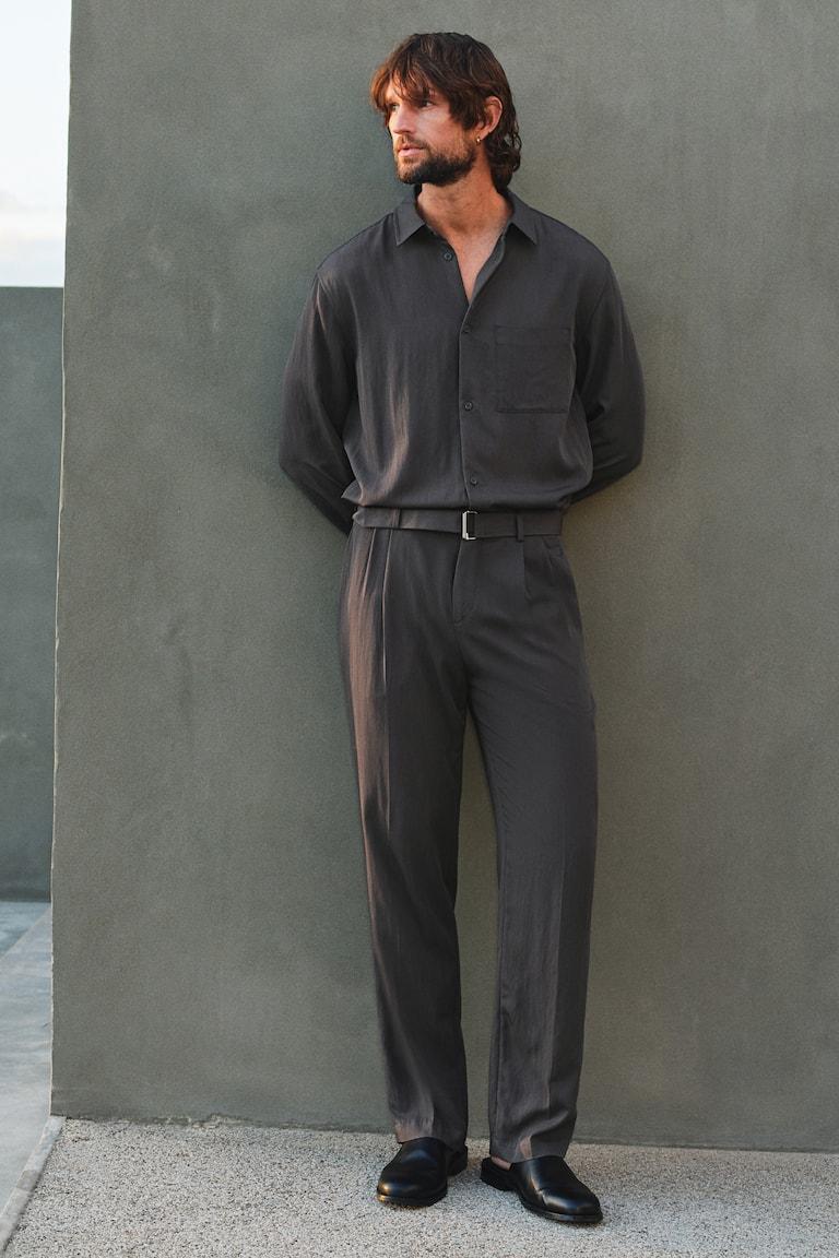 H&M Pantalón de sarga con cinturón Regular Fit - Beige oscuro - HOMBRE Solo queda un día