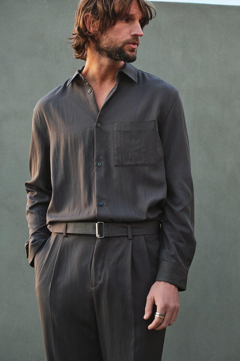 H&M Pantalón de sarga con cinturón Regular Fit - Beige oscuro - HOMBRE Solo queda un día