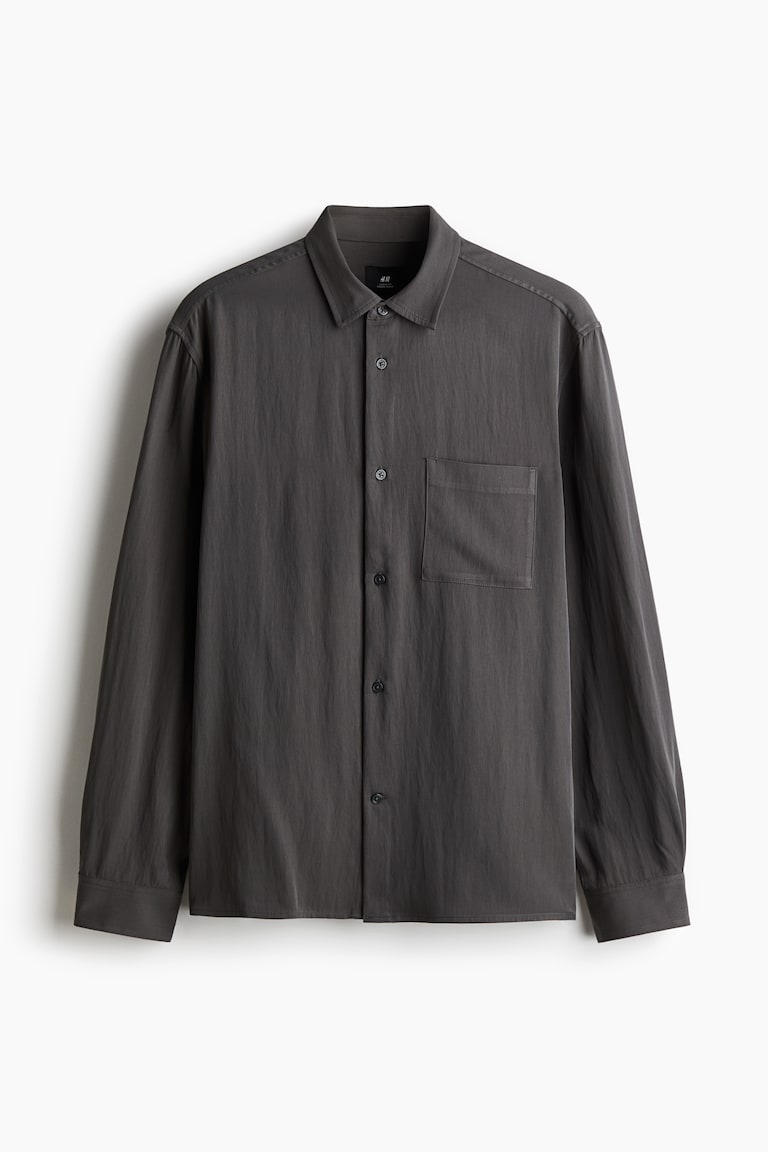 H&M Camisa de satén Loose Fit - Beige oscuro - HOMBRE En oferta