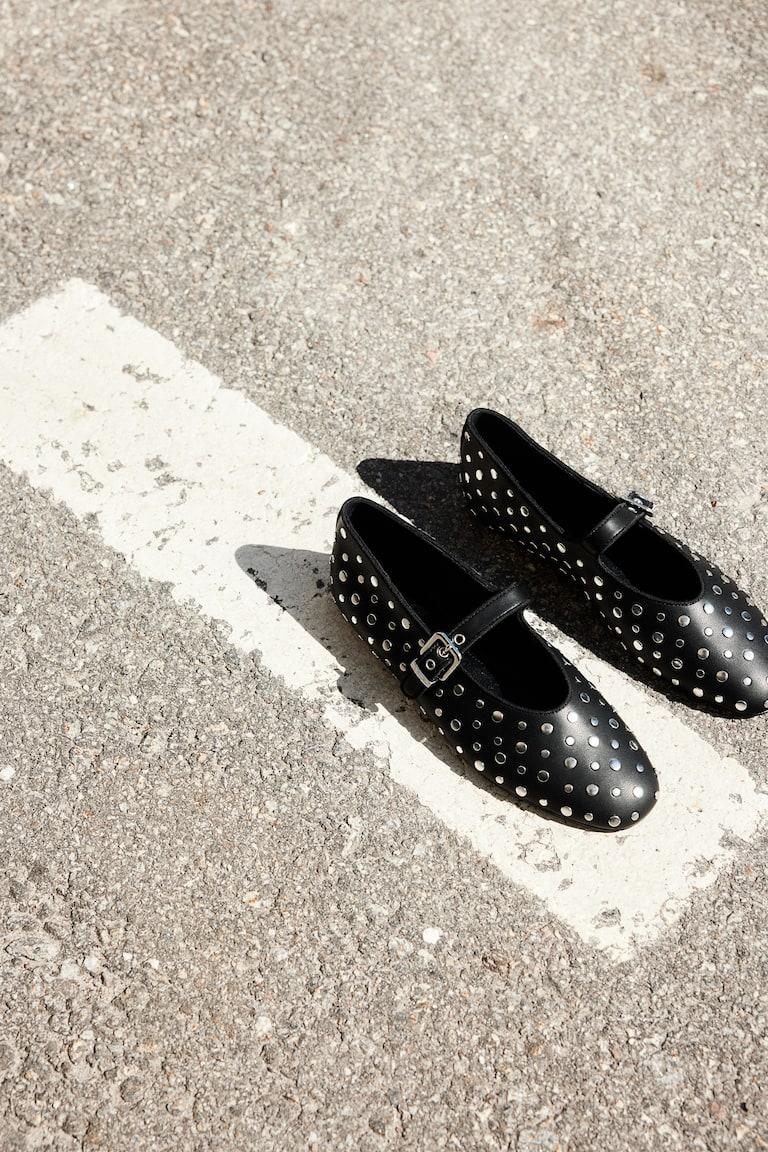 H&M Bailarinas estilo merceditas con tachuelas - Marrón/Tachuelas - MUJER
