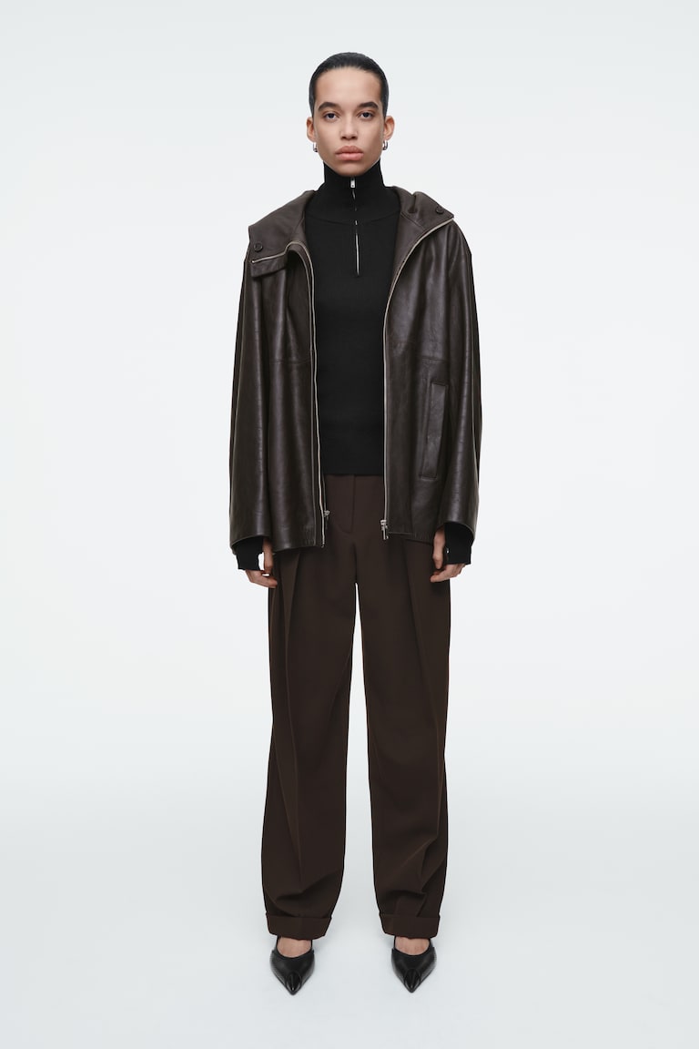 H&M TACONES DESTALONADOS DE PIEL PERFORADA - NEGRO - MUJER